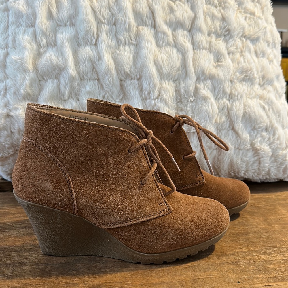 8.5 gently loved wedge ankle boots